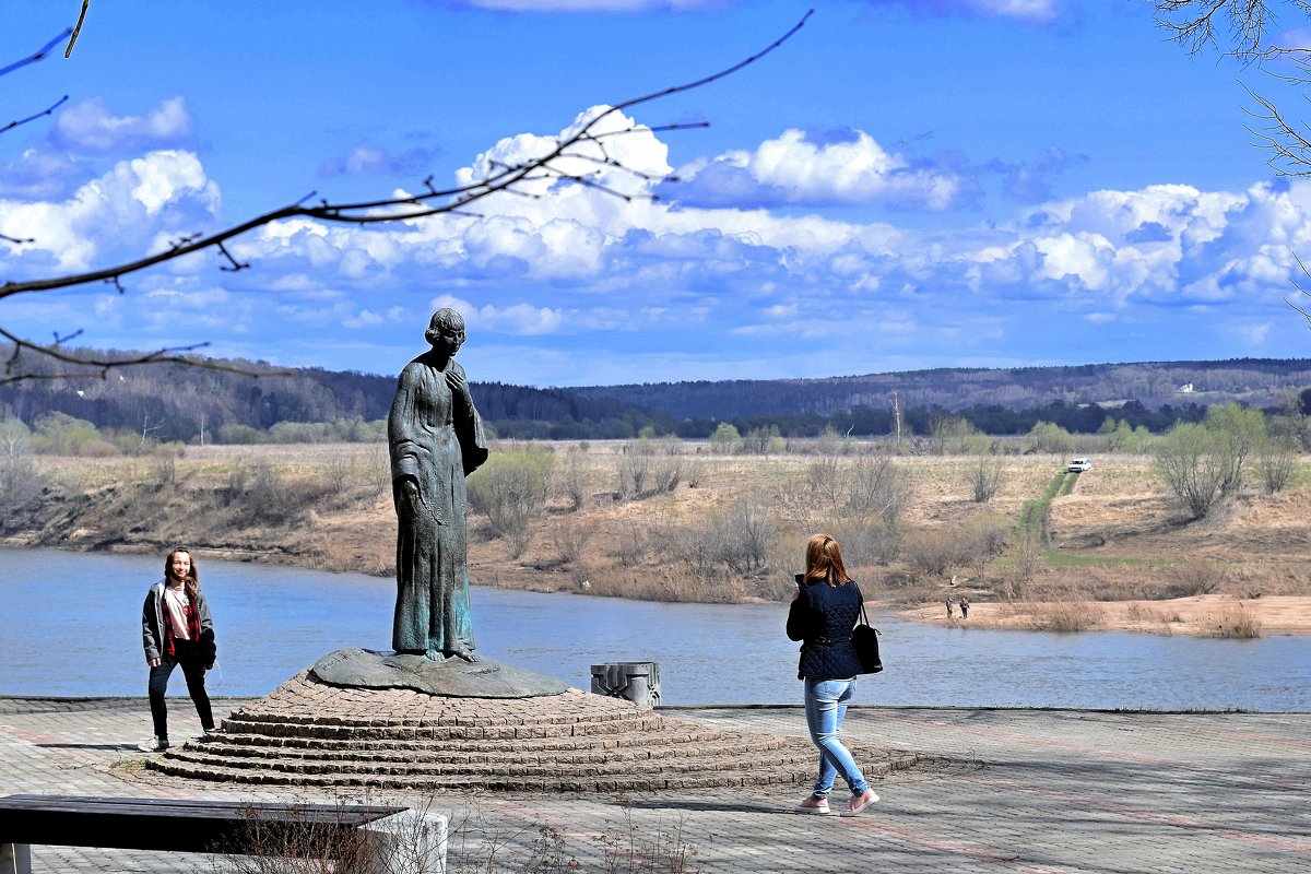 Памятник Марине Цветаевой был установлен в октябре 2006 г.(8.10.1892 - 31.08.1941) - Татьяна Помогалова