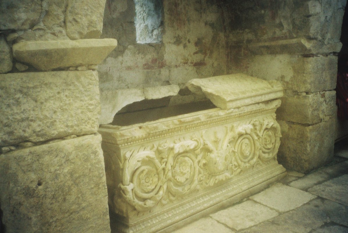 гробница Николоя Чудотворца - Димончик 