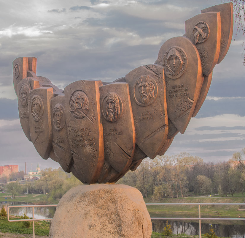 Памятник полоцким князьям. - bajguz igor