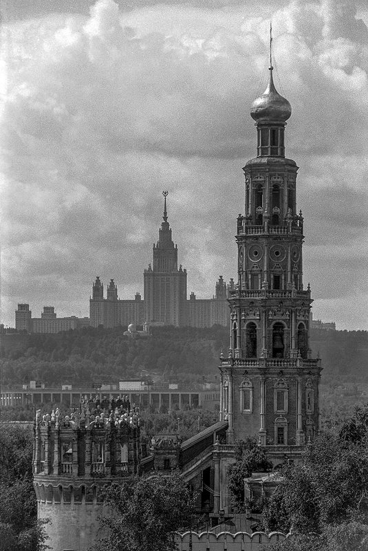 Москва, вид на МГУ с Б. Пироговской улицы. - Игорь Олегович Кравченко