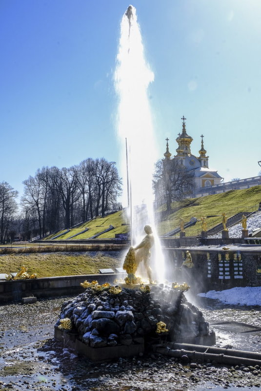 Первый фонтан Петродворьца пустили (11 апреля) - Георгий А