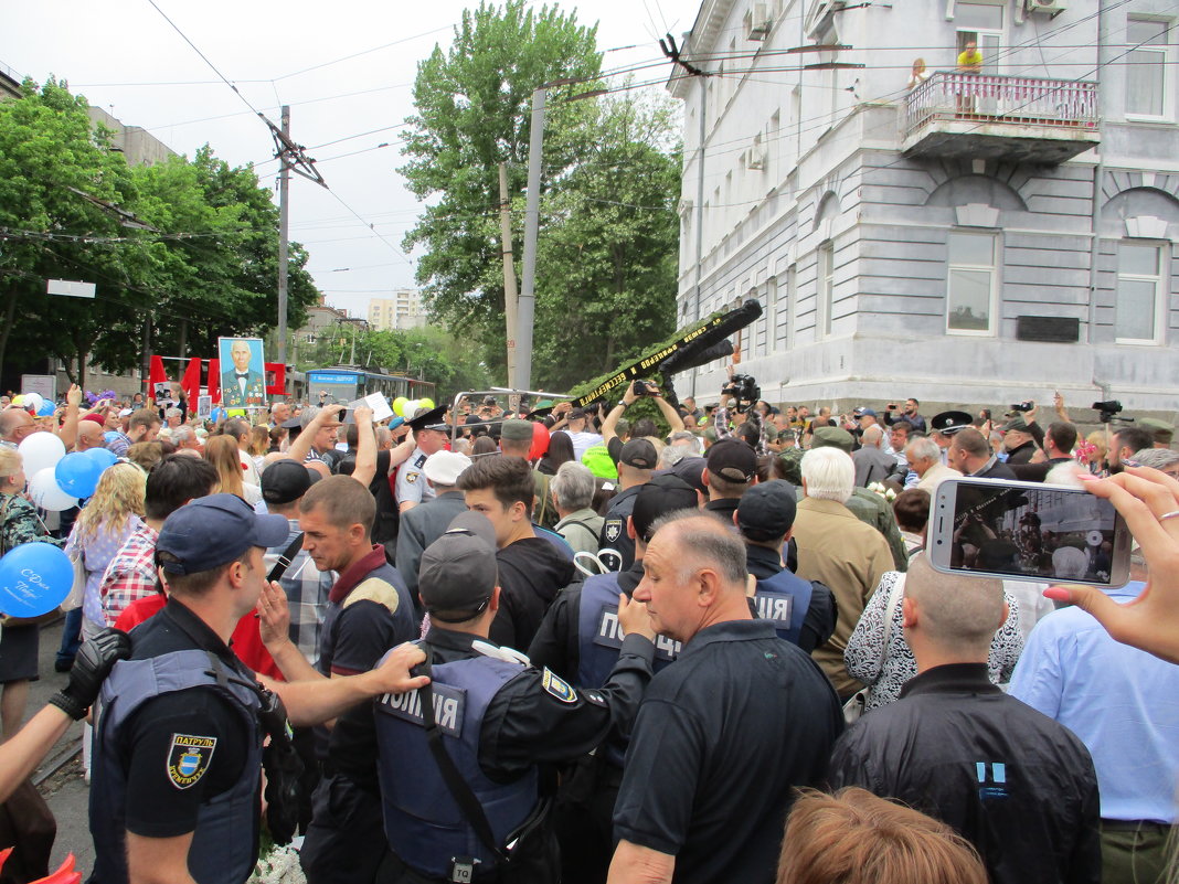 Носители "чёрной звезды" прорывают кордоны полиции в Днепре!!!... - Алекс Аро Аро