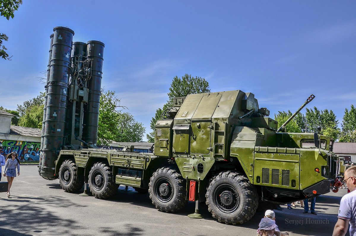 Выставка военной техники - Сергей и Ирина Хомич