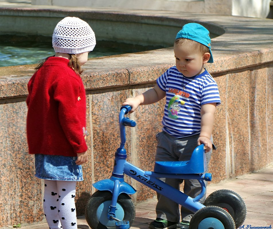 Не, Машунь, этот драндулет двоих не выдержит..:) - Андрей Заломленков