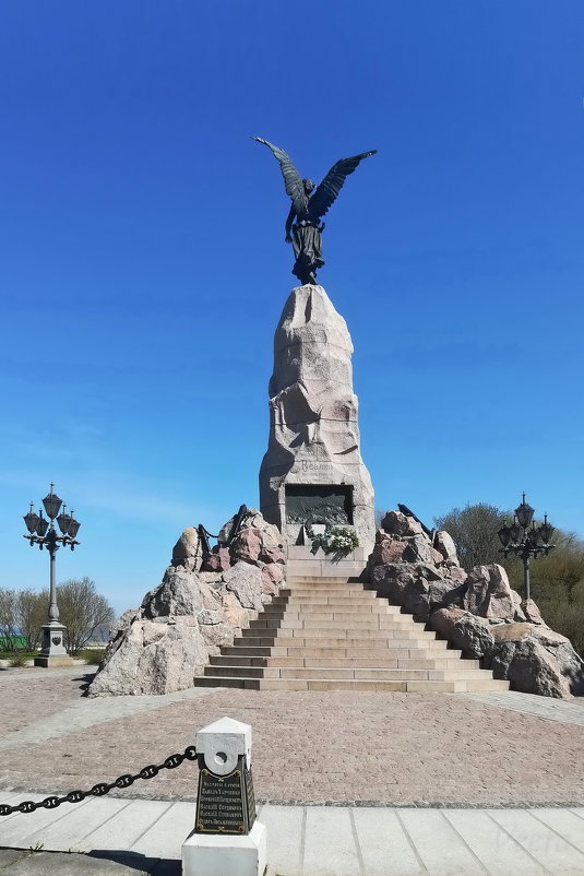 Памятник броненосцу "Русалка" - veera v