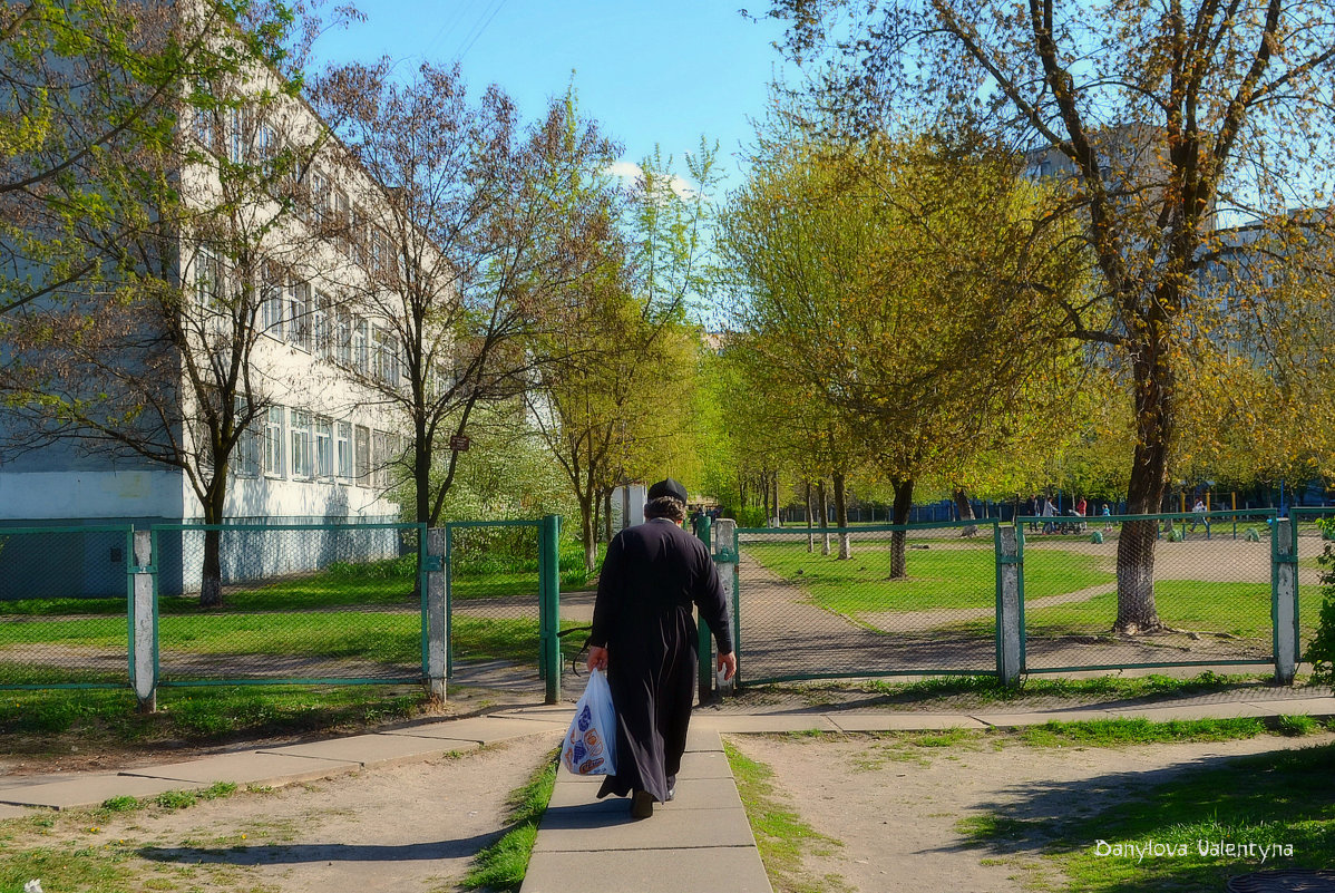 Не все батюшки на мерседесах ездят - Валентина Данилова