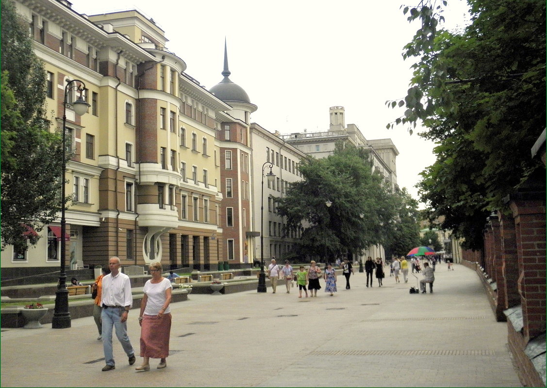 В Лаврушенском переулке... - Елена 