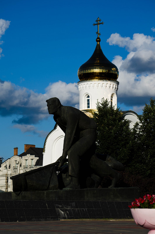 Памятник борцам революции - Pelagey 