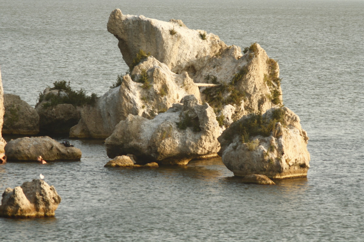необычные камни в Море - roberto carlos