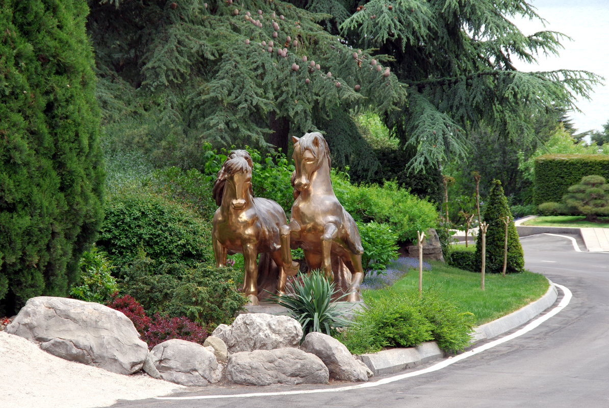 Скульптура «Золотые кони» - Валерий Новиков