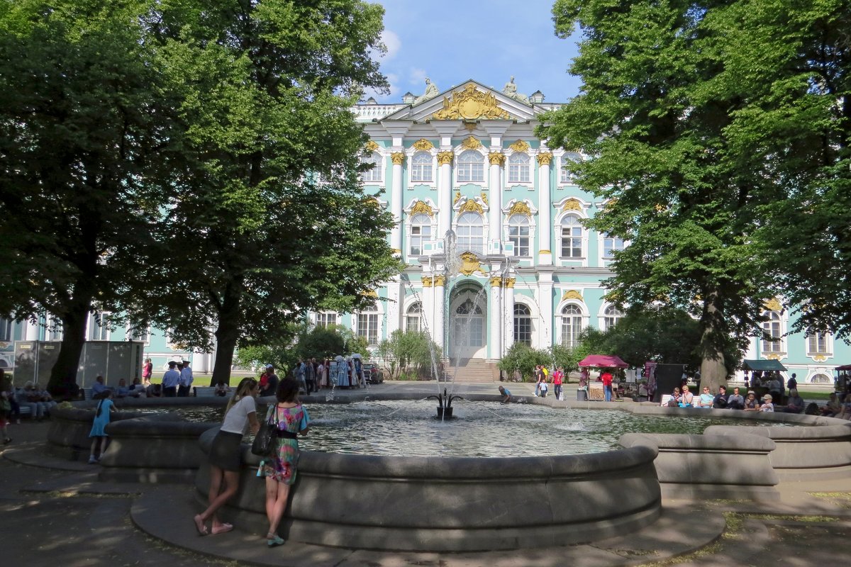 Фонтан перед дворцом - Вера Щукина