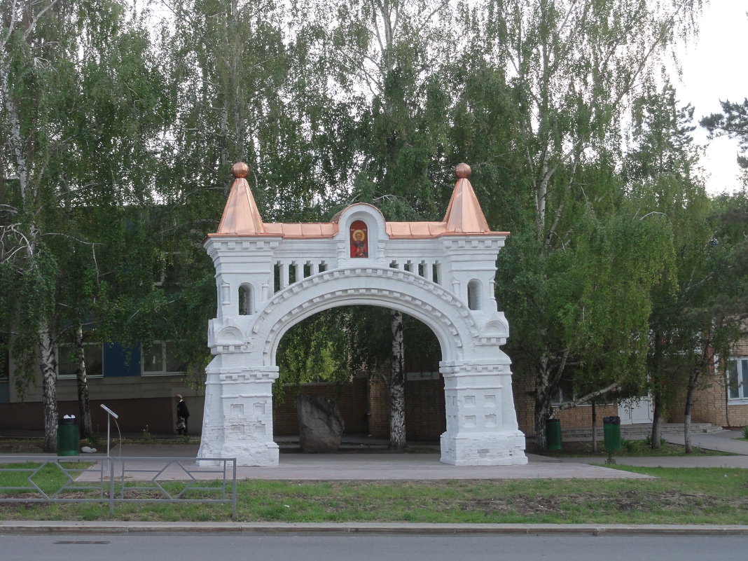 Отреставрированные сохранившиеся ворота... - марина ковшова 