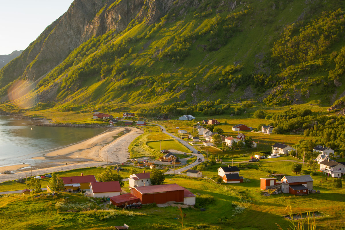 Норвежская деревушка на берегу Норвежского моря. - Инта 