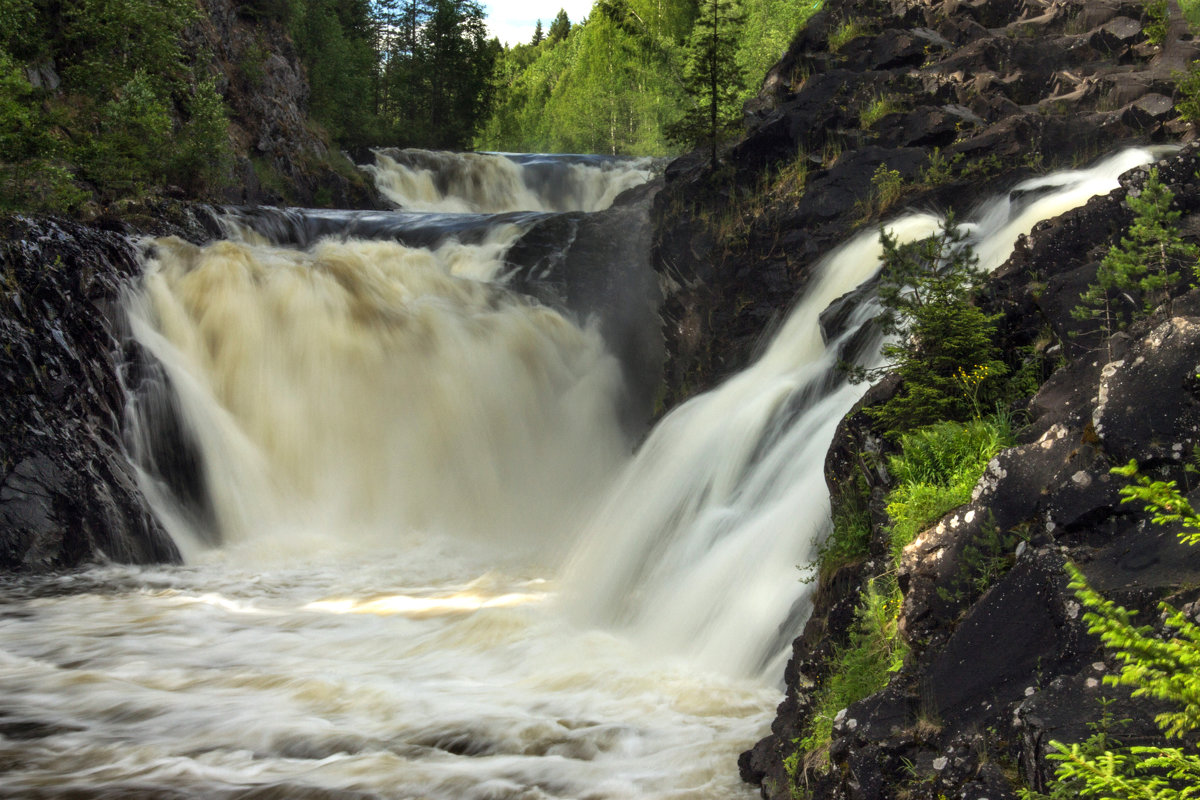 Алмазный водопад Кивач