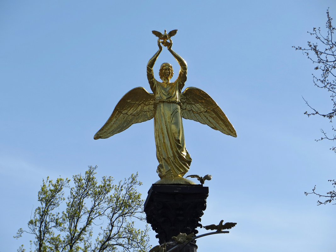 Краснодар. Скульптура «Добрый Ангел Мира» - Татьяна Смоляниченко