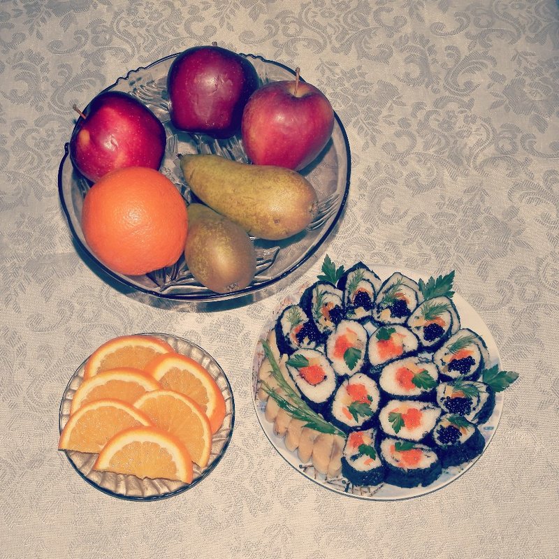 Роллы и фрукты - Светлана Громова