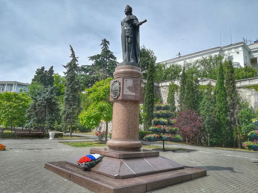 Памятник Императрице Екатерине Великой - Владимир Прокофьев