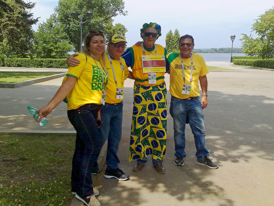 Бразилиц, посетивший 14 ЧМ по футболу, с друзьями в Самаре - MILAV V