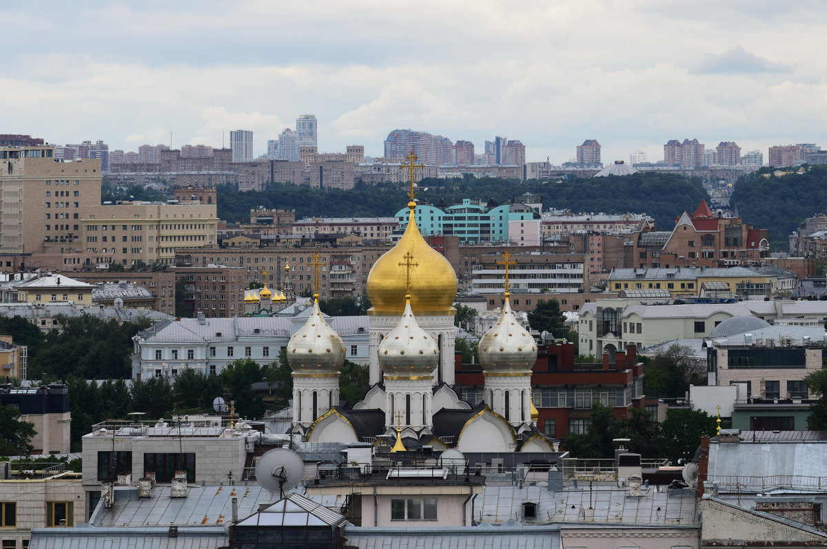 Москва.. Взгляд на купола Зачатьевского монастыря с высоты птичьего полёта - Galina Leskova