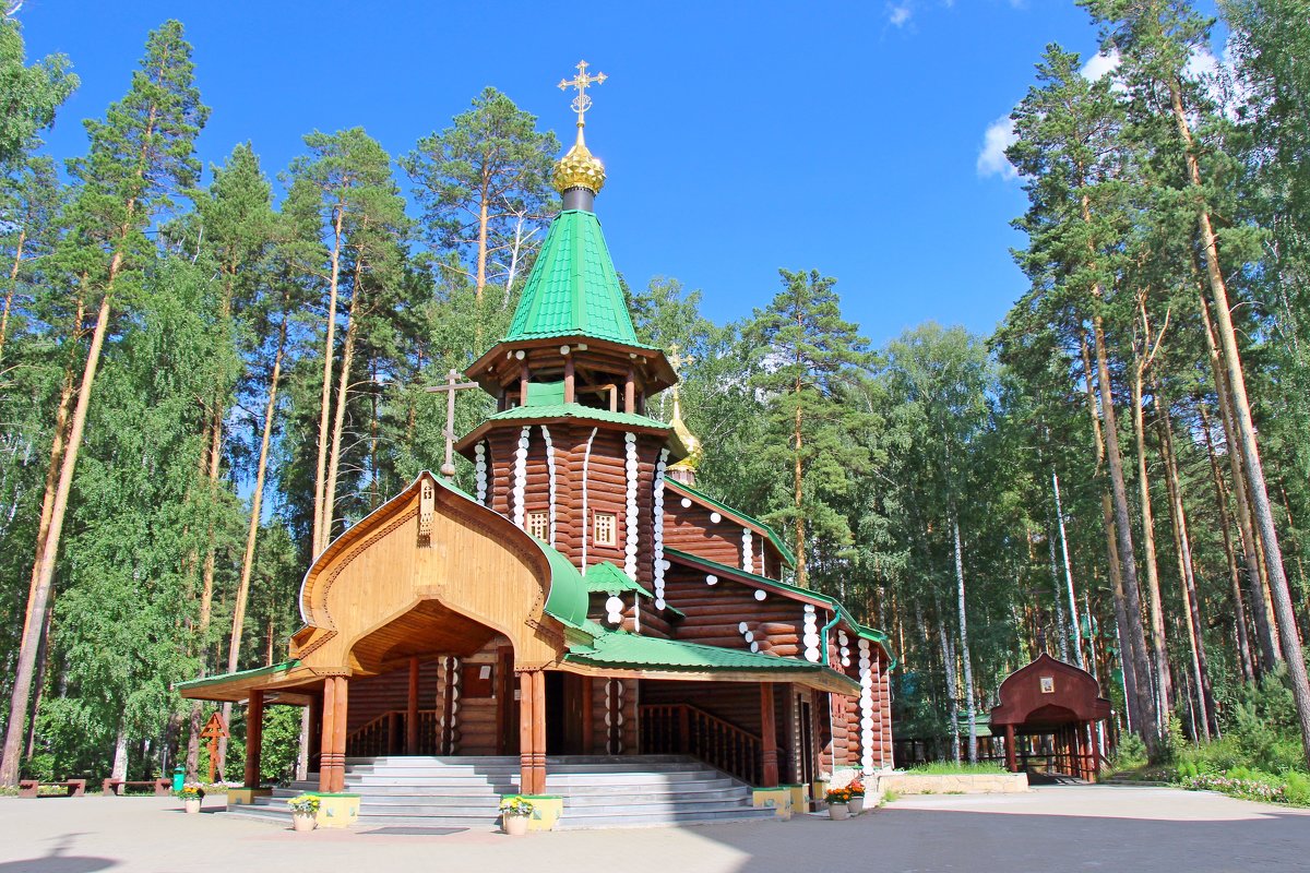 Храм в честь Святых Царственных Страстотерпцев - Елена Викторова 