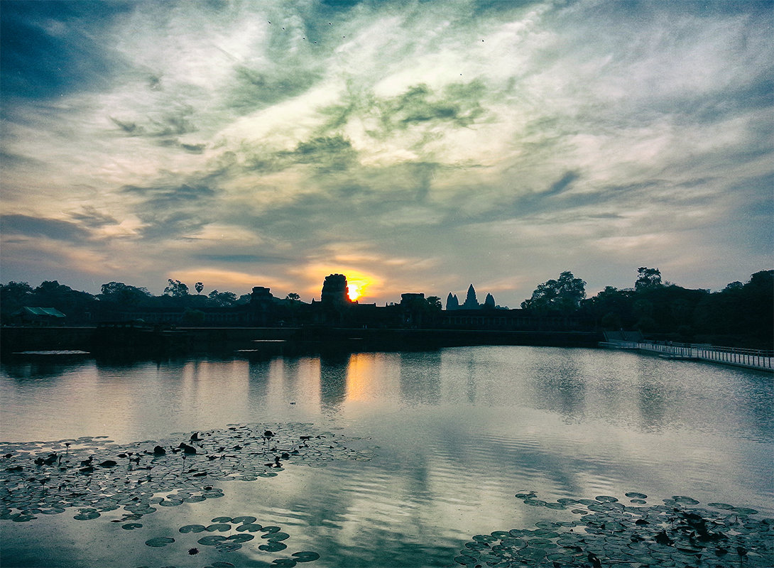 Восход Солнца над Ангкор Ват. Мобильный вариант. - Alex 