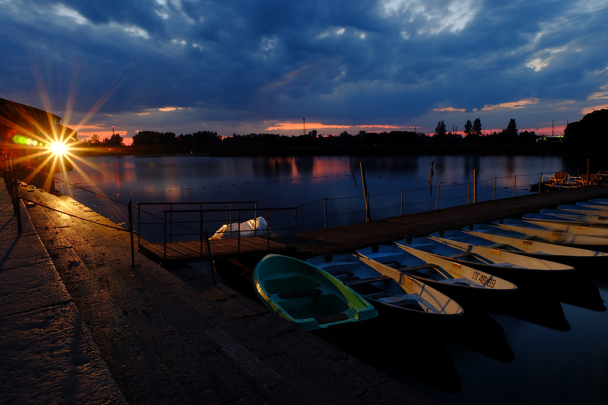 Закат на лодочной станции - Алексей Афанасьев