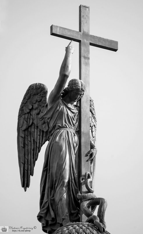 Статуя ангела на вершине Александровской колонны. - Владимир Питерский