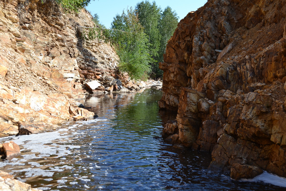 прорыв в плотине,вода ушла в скалы - Дарья 