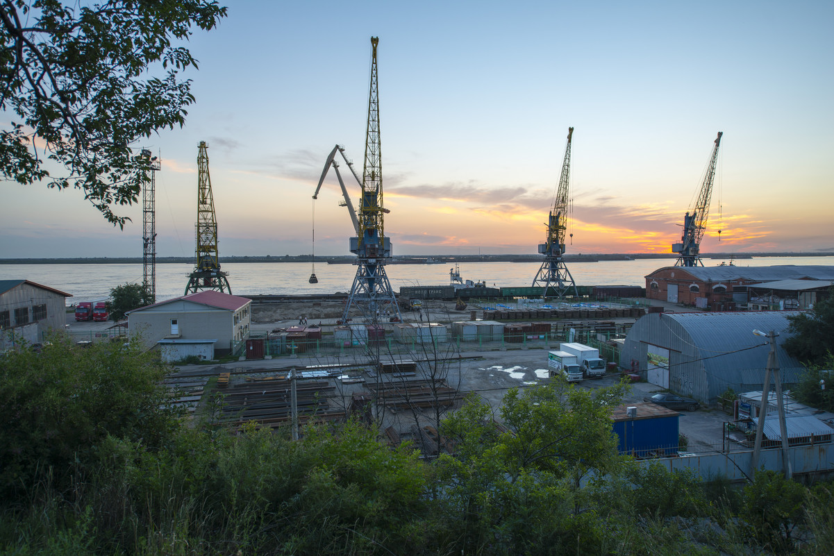 Речной порт на реке Амур - Виктор Алеветдинов