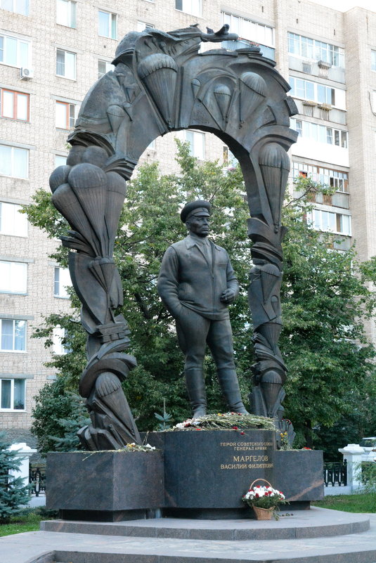 Памятник генералу В.Ф.Маргелову - на протяжении ряда лет командующему ВДВ СССР - Александр Буянов
