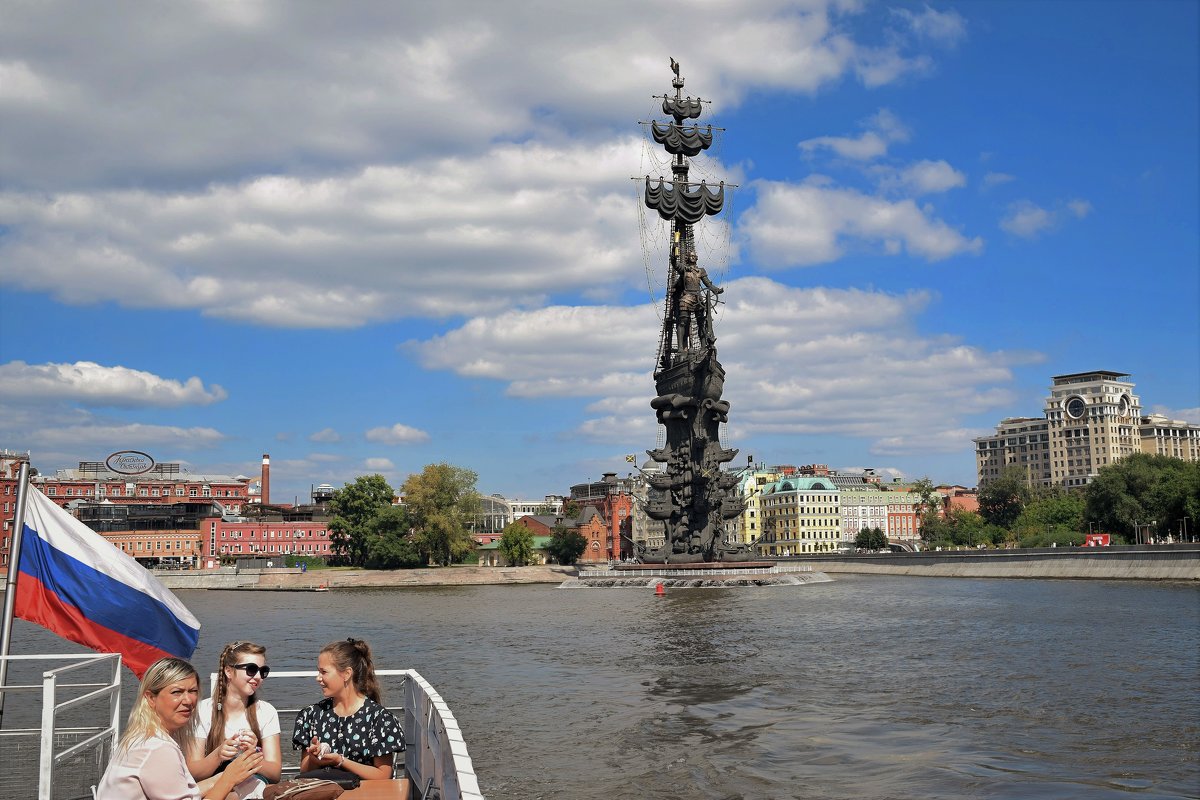 Памятник «В ознаменование 300-летия российского флота» был воздвигнут в 1977году. - Татьяна Помогалова