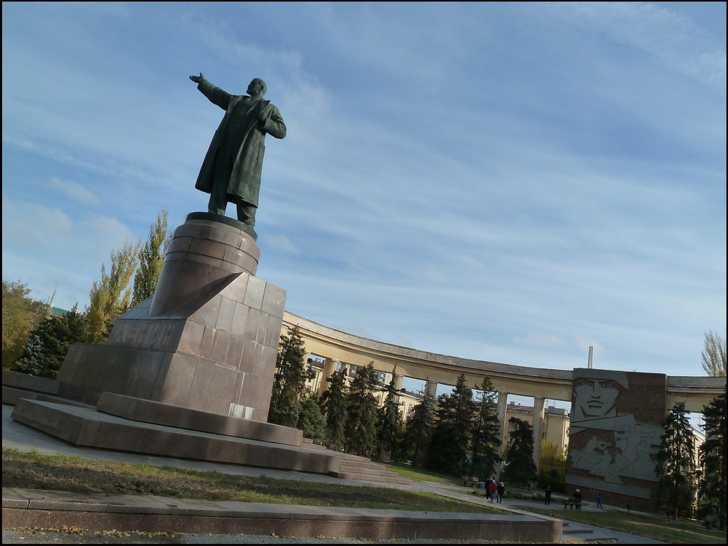 Памятник  В.И. ЛЕНИНУ. (Волгоград, центр города) - Юрий ГУКОВЪ