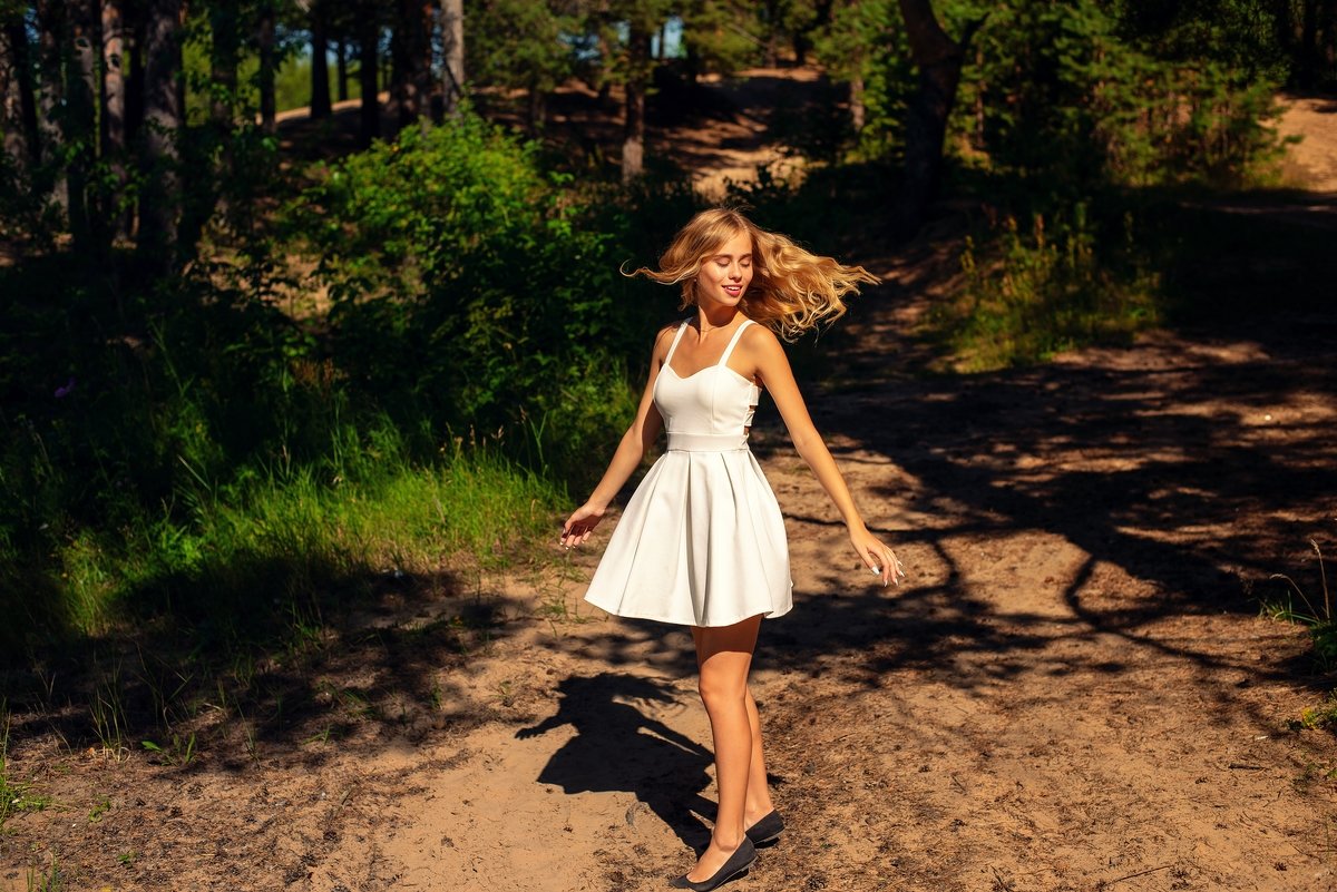В белом платье - Женя Рыжов