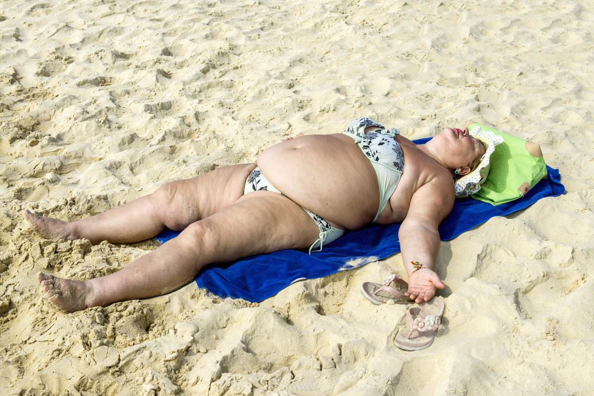 Толстячок отодрал толстушку-жену прямо на берегу моря