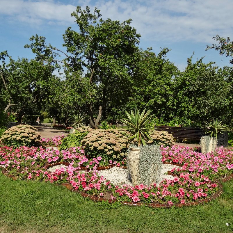 в парке - Валентина. .