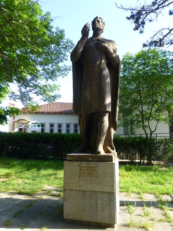 Памятник Вано Сараджишвили - Наиля 