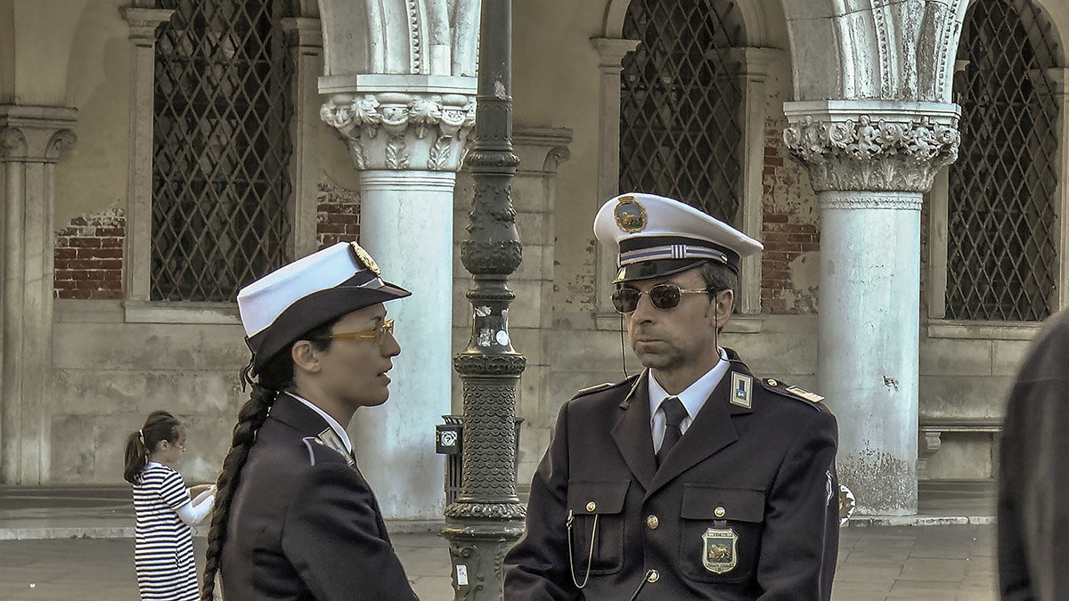 Venezia.Poliziotti in Piazzetta San Marco. - Игорь Олегович Кравченко