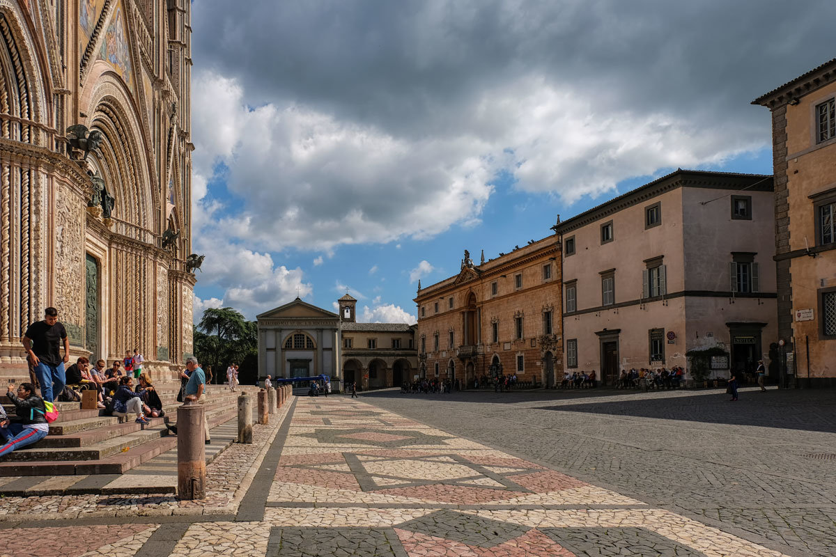 Умбрия. Орвието. Соборная площадь (Piazza del Duomo). - Надежда Лаптева