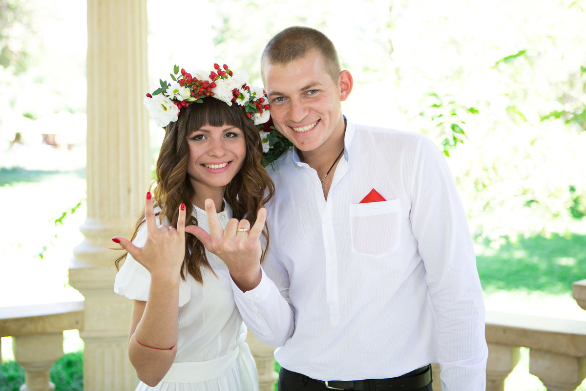 Жених и невеста улыбаются - Valentina Zaytseva