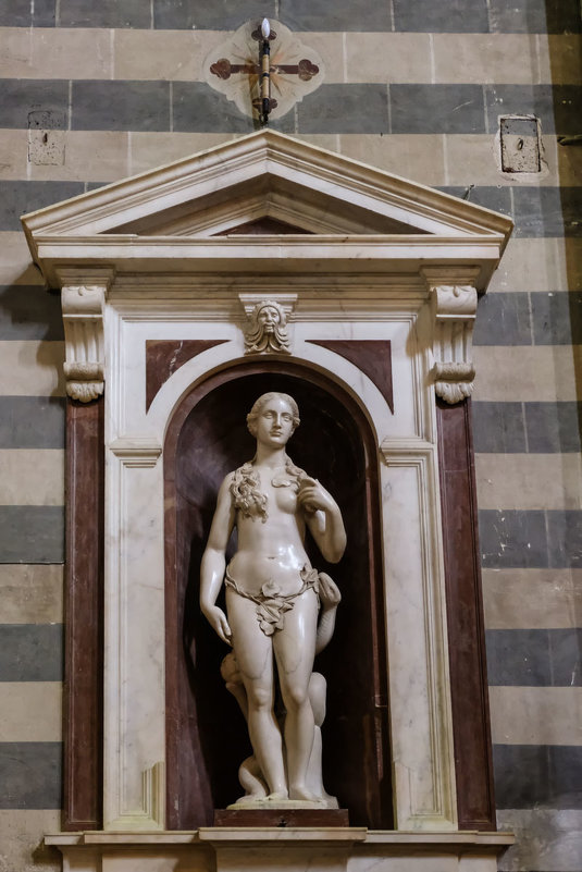 Умбрия. Орвието. Кафедральный собор (Duomo di Orvieto). Скульптура "Ева". - Надежда Лаптева