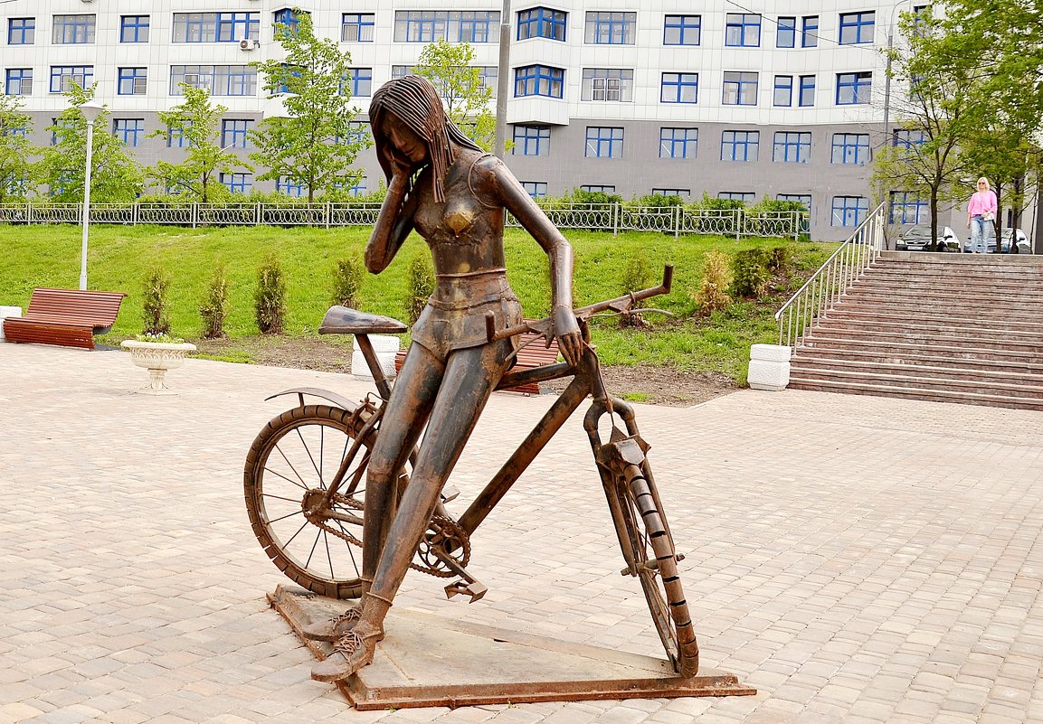 Велосипедистка - Владимир Болдырев