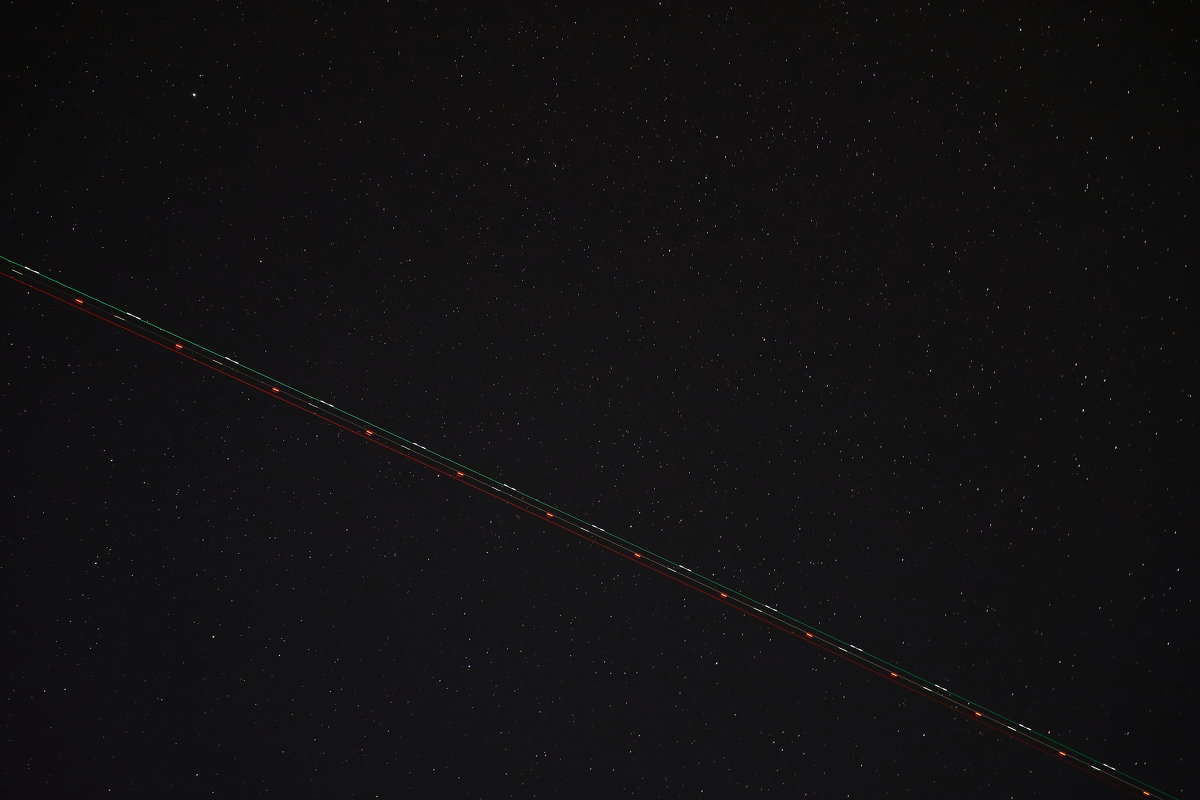 След самолета в ночном небе - Sergei Medvedev