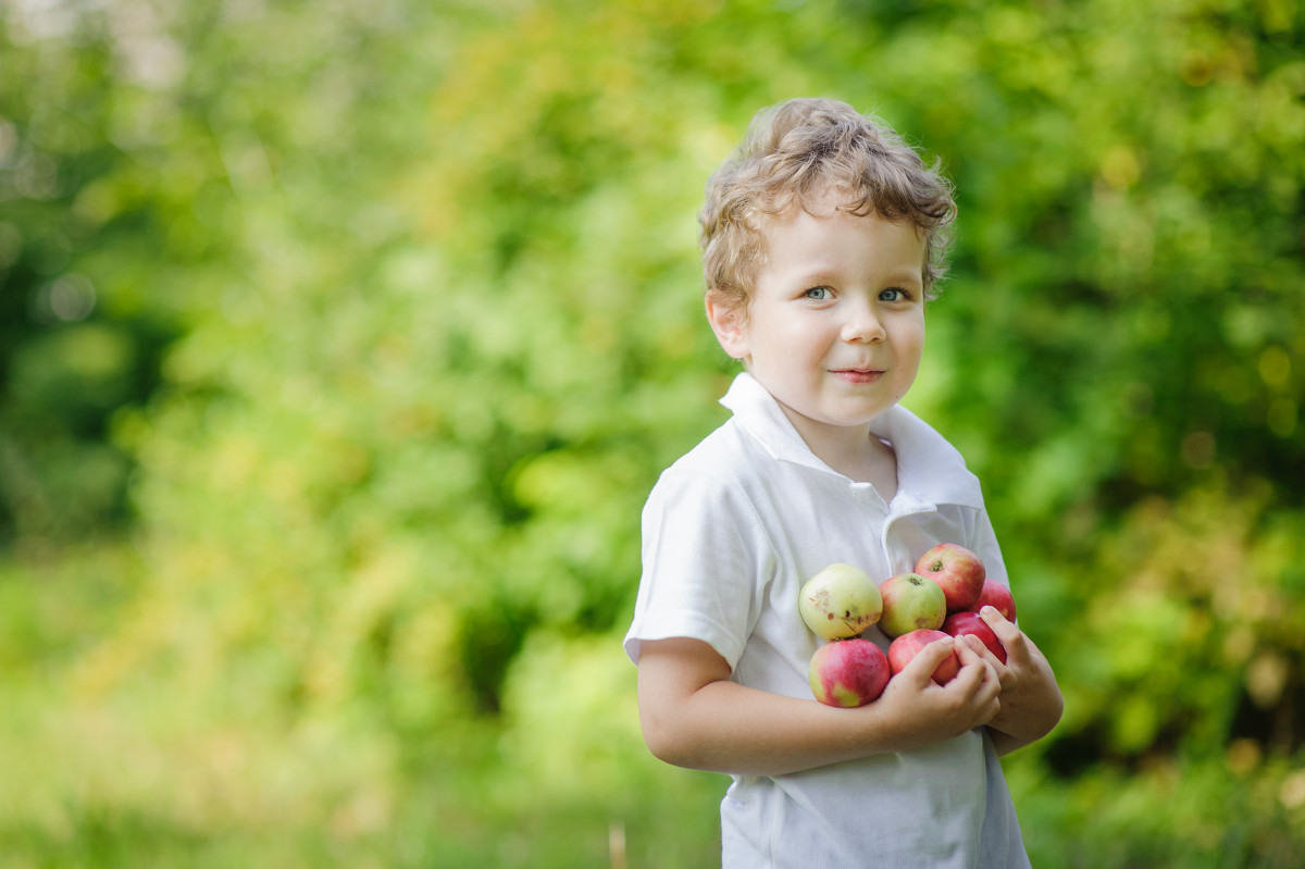 Мальчик с яблоками - Татьяна Майорова