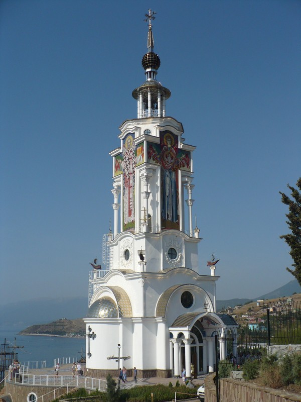 Храм святого Николая на берегу моря. - Oksana 