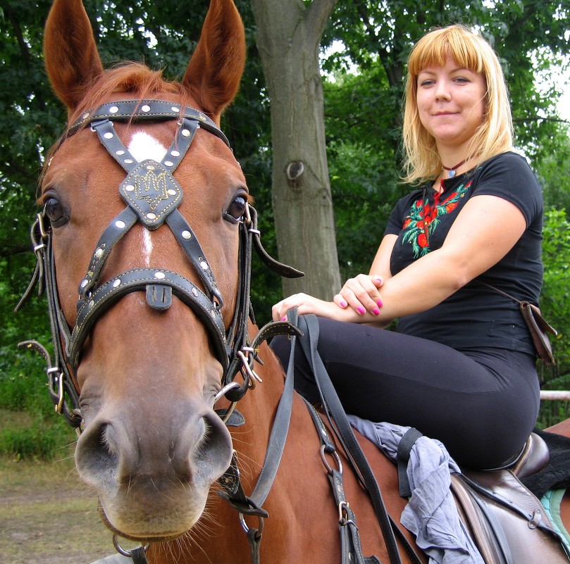 Девушка на лошади - Ростислав 