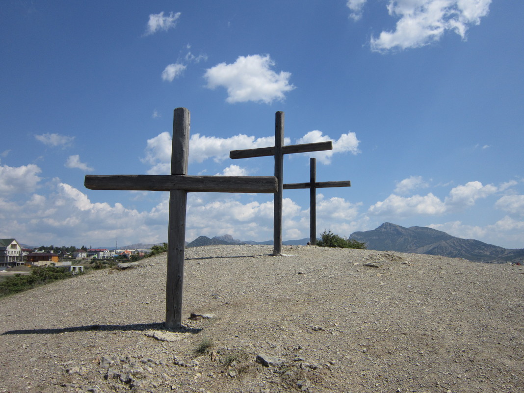 три креста возле Судакской крепости - Юлия 