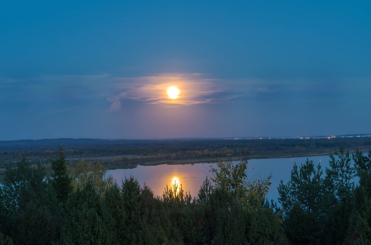 Сидоровы горы, Луна на Каме - Владимир Максимов