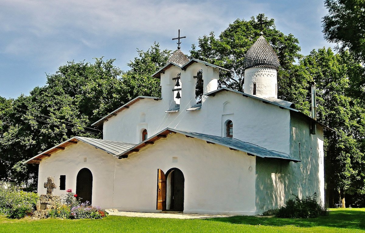 Церковь Покрова и Рождества Богородицы от Пролома во Пскове - Leonid Tabakov