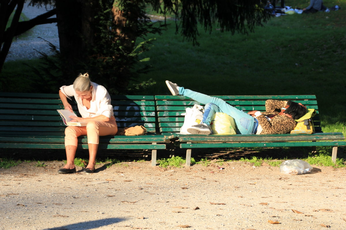 отдых в парке/ после утомительного шоппинга;-) - Olga 