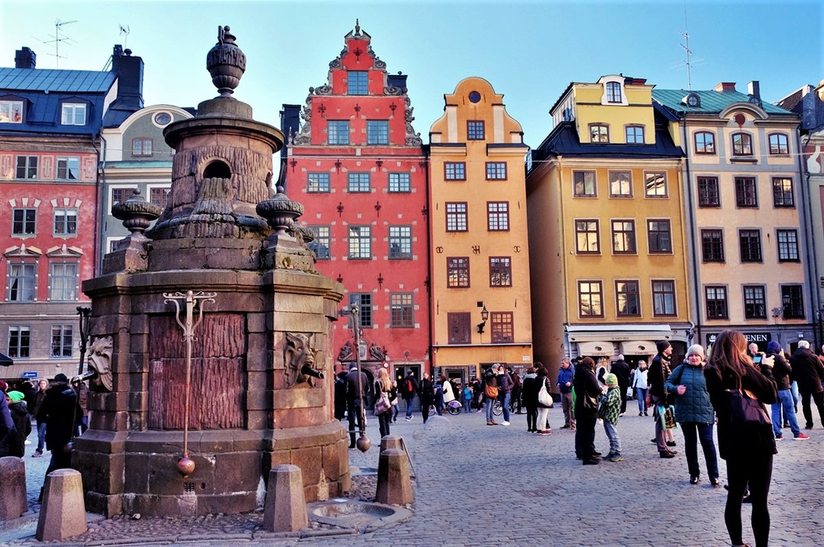 Колодец и фонтан Well Gamla Stan Стокгольм - wea *